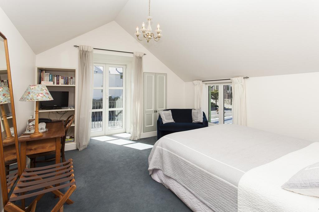 Le Petit Hotel Christchurch Bagian luar foto