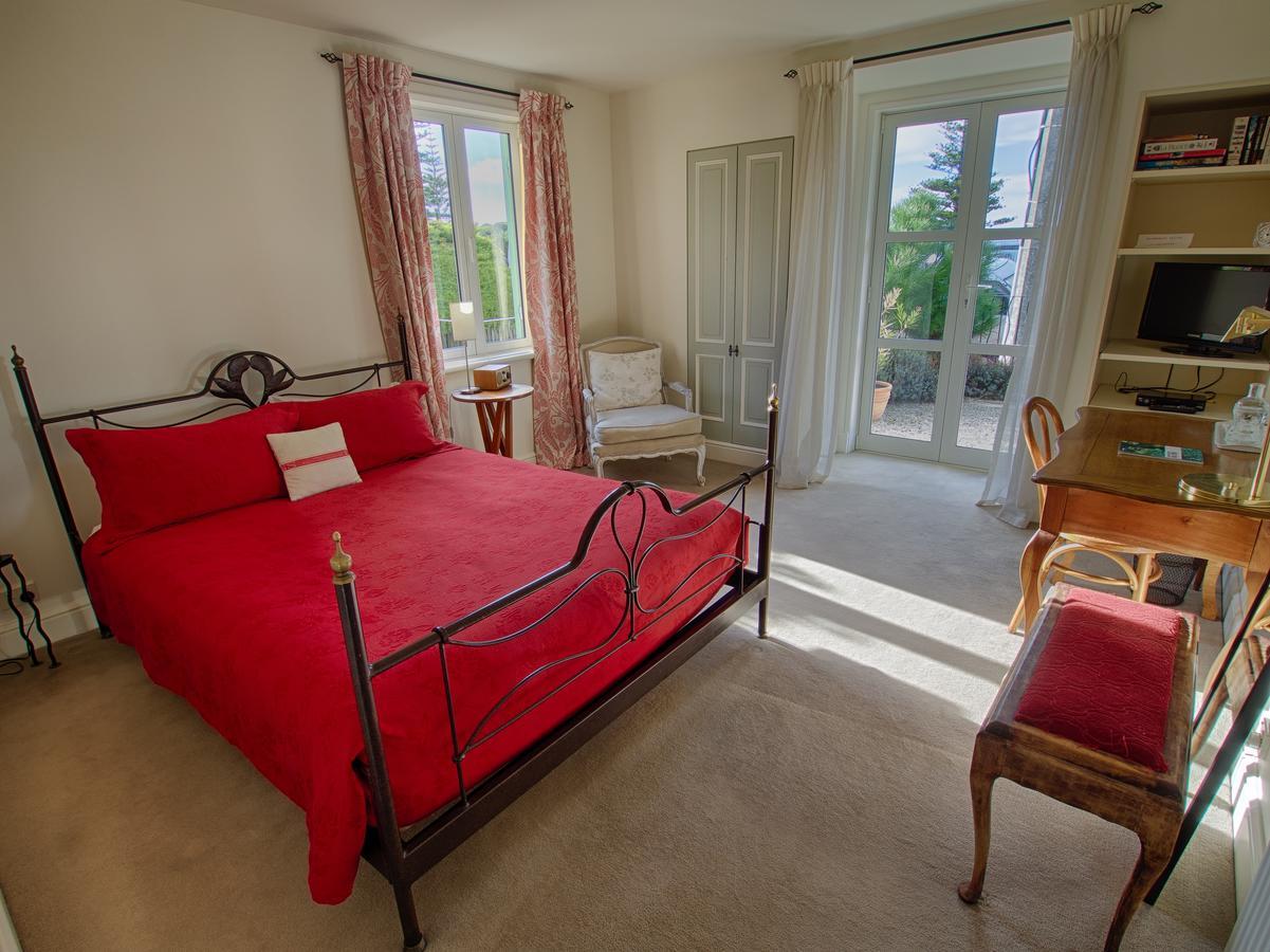 Le Petit Hotel Christchurch Bagian luar foto